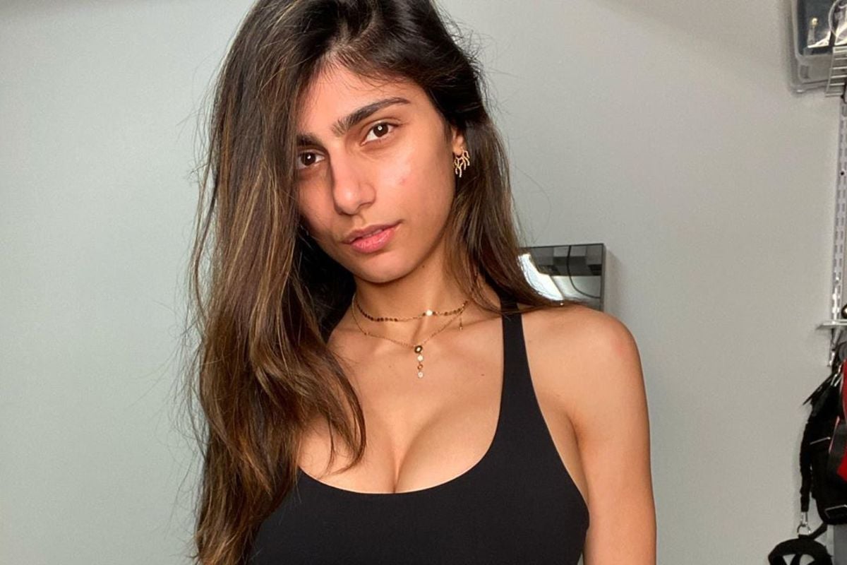 andrew darroch recommends mia khalifa scene pic