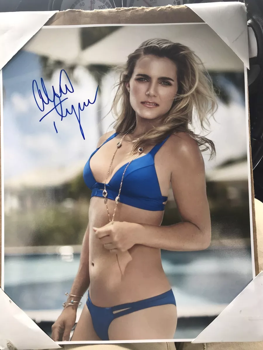 claudia fonseca recommends lexi thompson in bikini pic