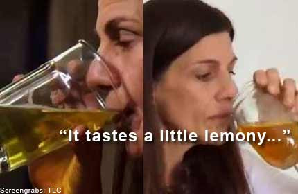 Best of Girl drinks piss