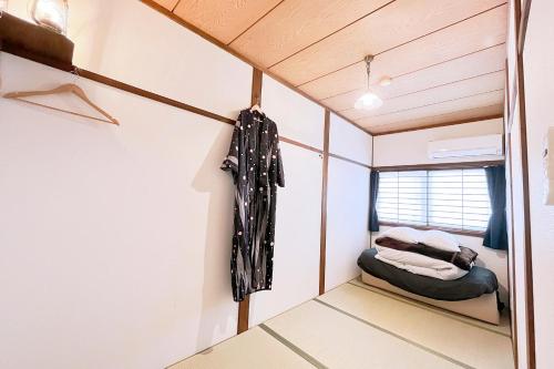 charles w austin share hitomi tanaka bedroom photos