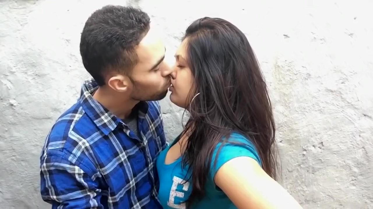 indian kissing porn