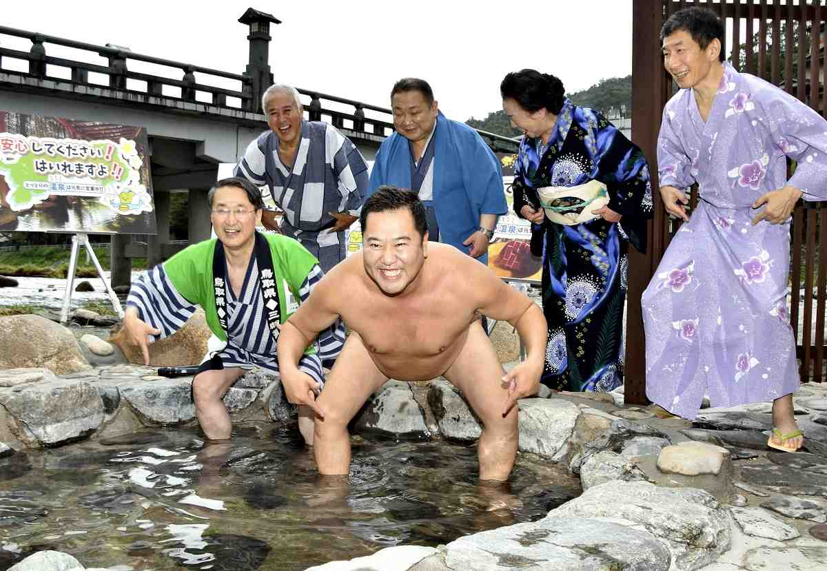 ayu d wahyuni add photo japanese hot springs nude