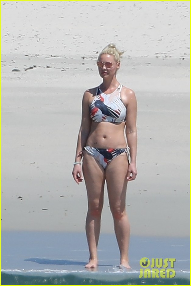 adam metzinger recommends katherine heigl swimsuit pic