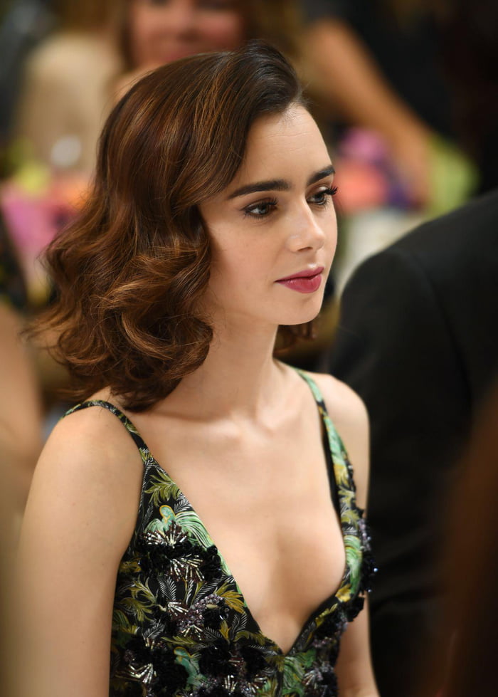 bertha napitupulu recommends Lily Collins Tits