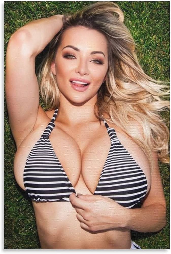 lindsey pelas busty