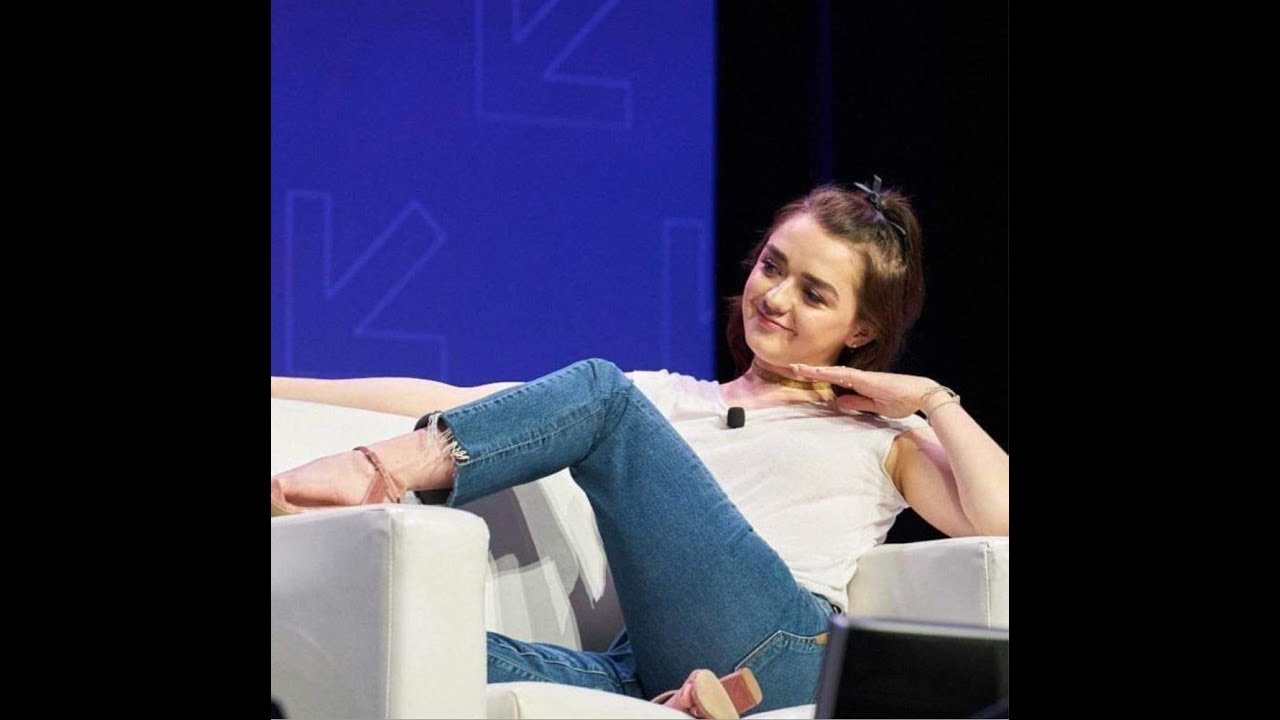 amy bartolome recommends maisie williams legs pic