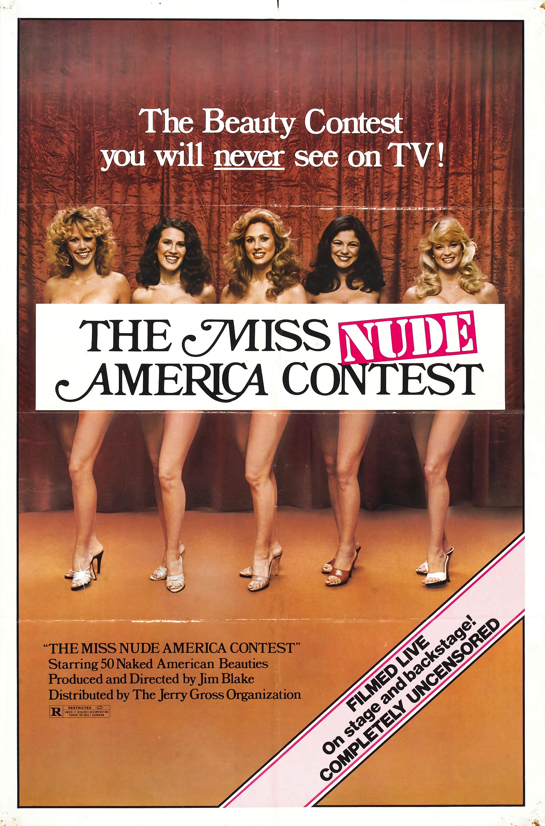 Miss Nude Usa taking pictures