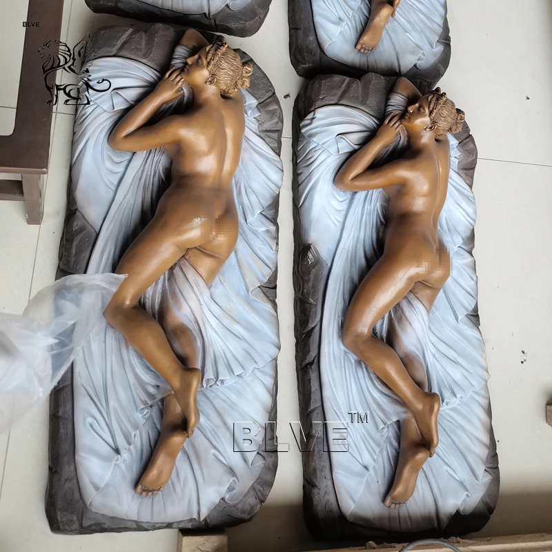 naked sleeping women