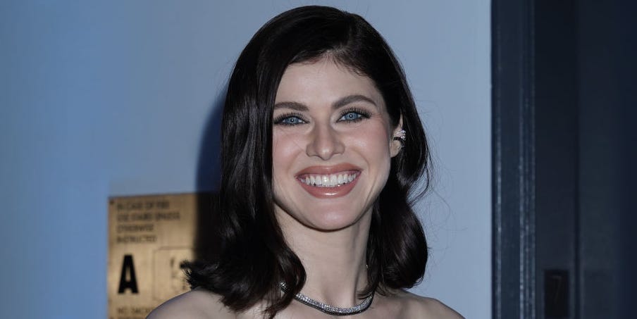 andy greg recommends nude alexandra daddario pic