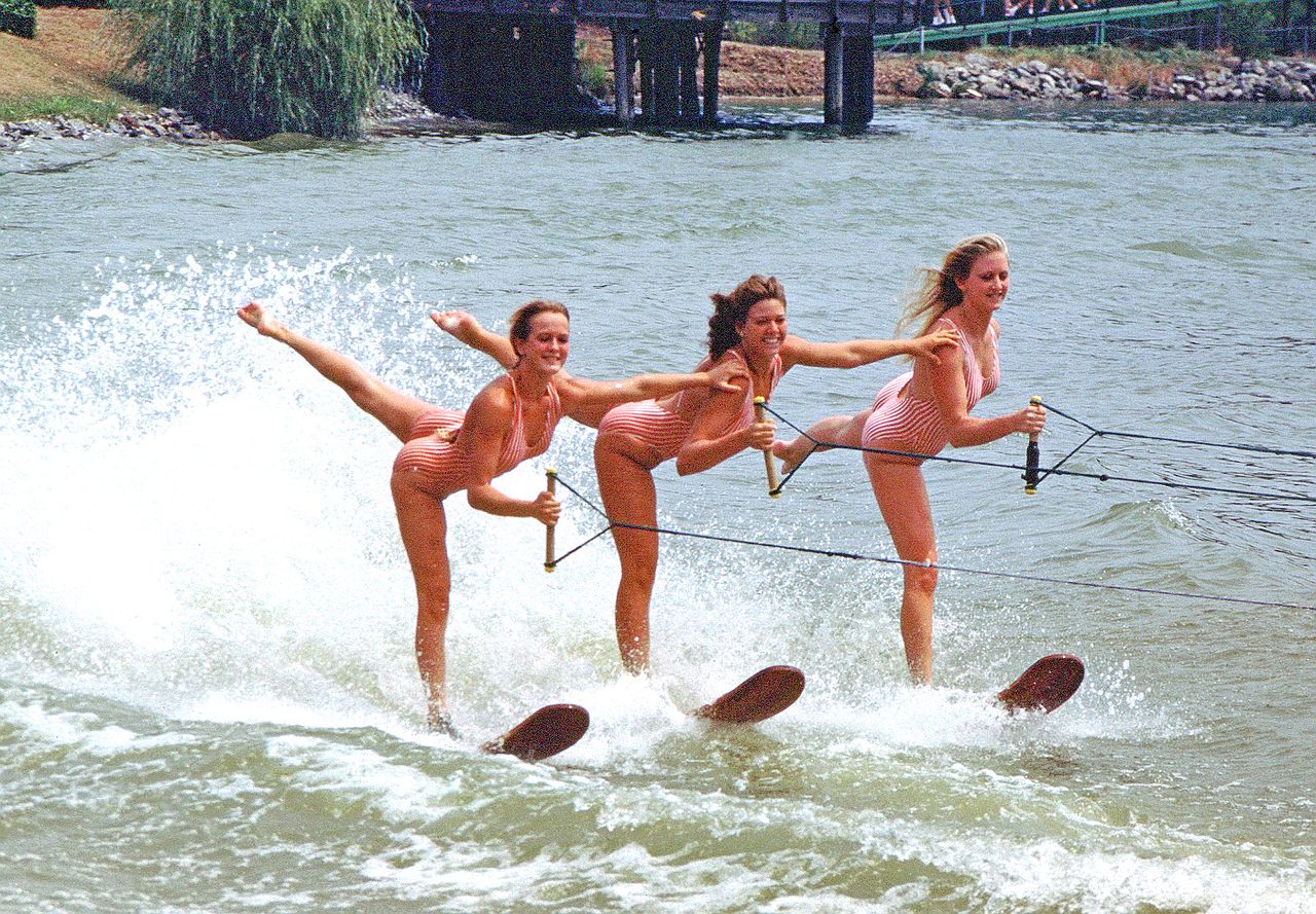 nude water skiing