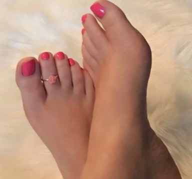 courtney mckim add photo queen lexi feet