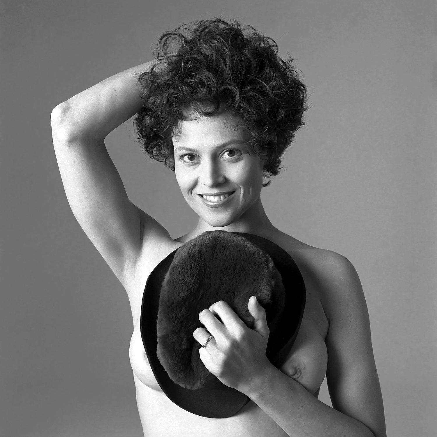 alina rijal add sigourny weaver nude photo