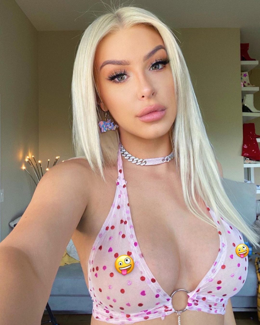 crazii hands share tana mongeau boobs photos