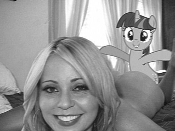 amelie normandin add tara strong naked photo