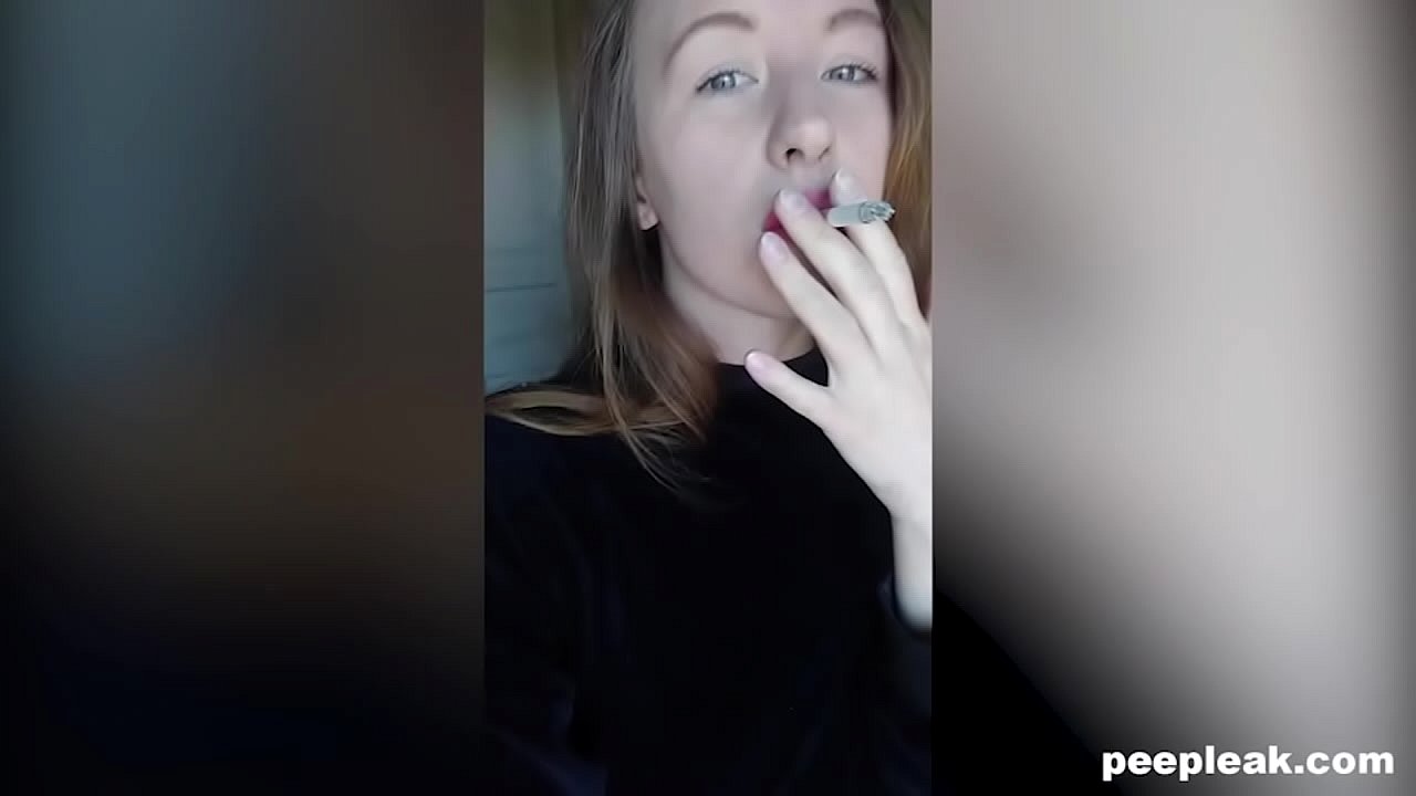 Women Smoking And Masterbating mini gayromeo