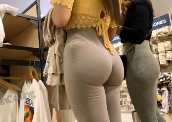 anna anova recommends Yoga Pants Voyeur